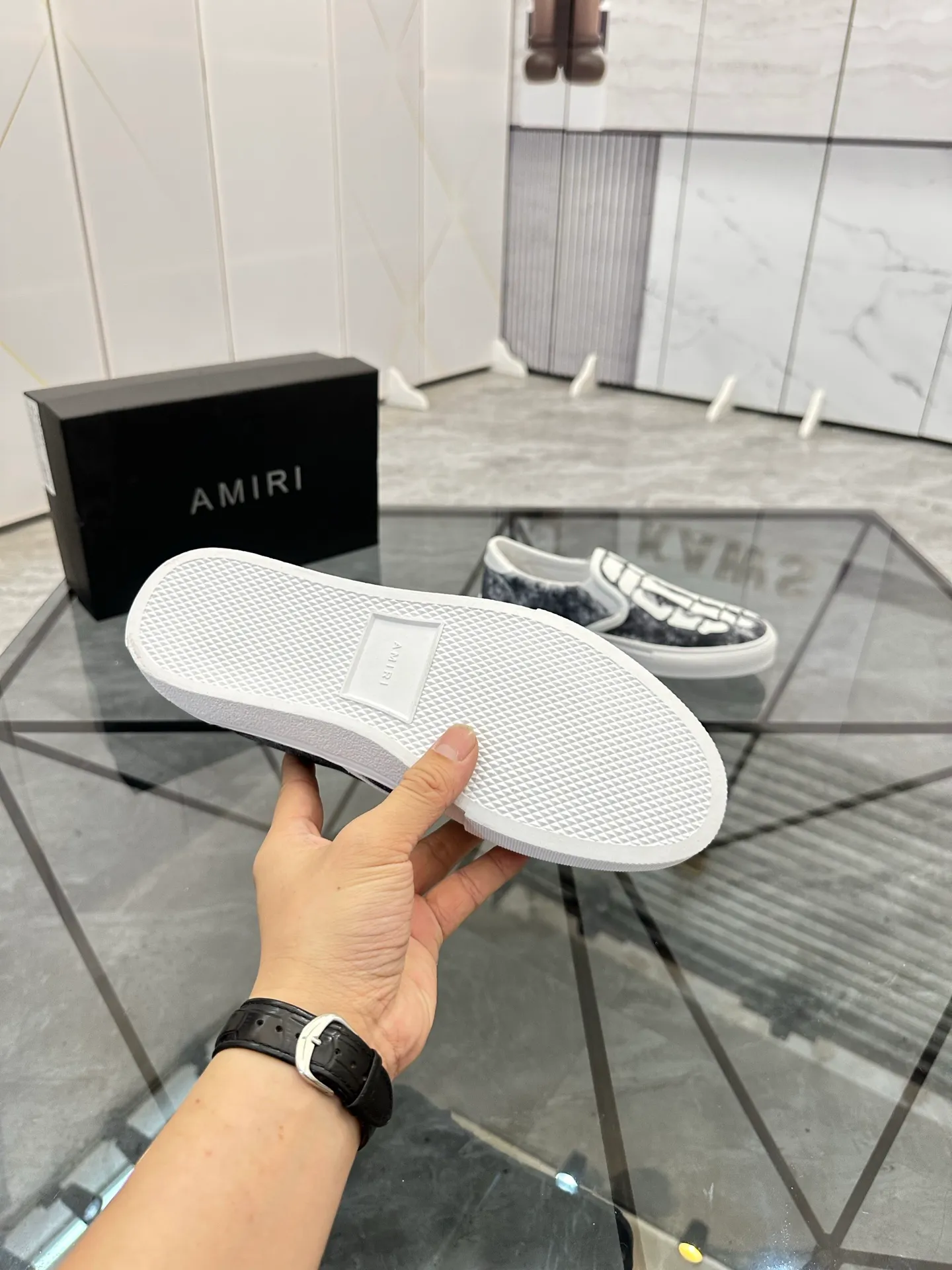 Men's shoes for sale 💰: 💰P420¥ Product trademark: AMIRI*「EMIR*] slip-on Regular size: 38-44 (can be customized to 37.45.46) Product materials: Upper imported original fabric spliced ​​cowhide, breathable lining, original outsole. No.: 1023
